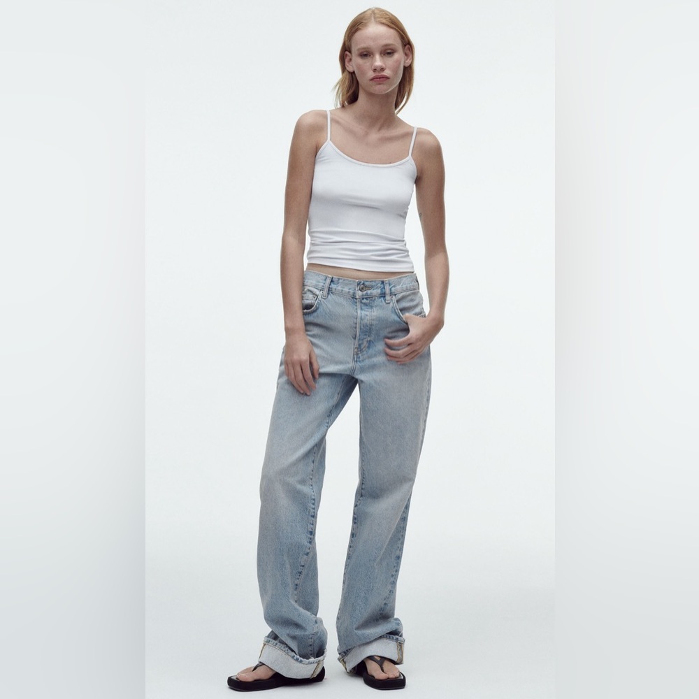 Zara high rise light wash jeans loose fit. Size 8